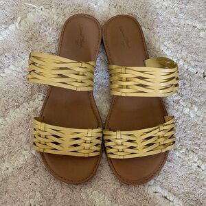 Universal Thread Sandals - Size 8